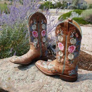 Women's Macie Bean Antiqued Honey Brown with Rose Garden Embroidery Square Toe